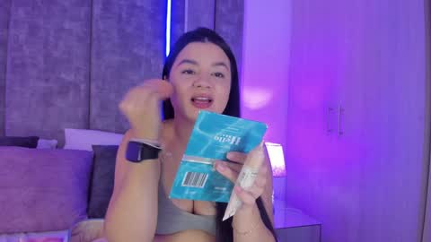 Snapshot of amberrferreira chatting on December 18, 5:10 pm Amber Ferreira online show from December 18, 5:10 pm