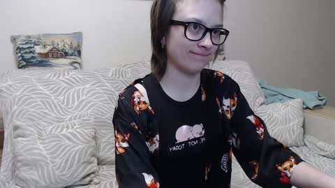 Snapshot of ambersimard chatting on December 10, 1:00 pm Amber online show from December 10, 1:00 pm