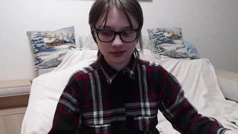 Snapshot of ambersimard chatting on December 15, 1:24 am Amber online show from December 15, 1:24 am