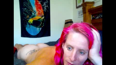 Snapshot of ambrosiascarlett chatting on April 16, 10:56 pm CumPrincess online show from April 16, 10:56 pm