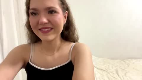 Mia online show from June 17, 5:14 pm