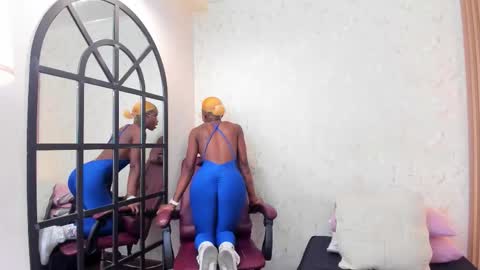 Amelia Adams online show from October 24, 4:25 pm