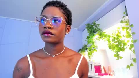 Snapshot of amelia_adms chatting on June 27, 12:33 pm Amelia Adams online show from June 27, 12:33 pm