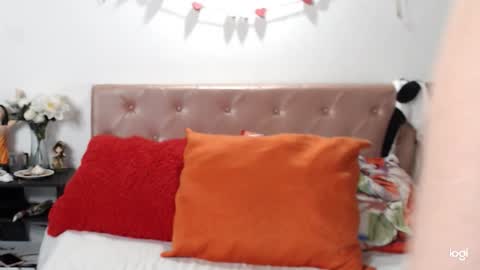 Snapshot of amelia_bella chatting on February 12, 11:00 pm amelia online show from February 12, 11:00 pm