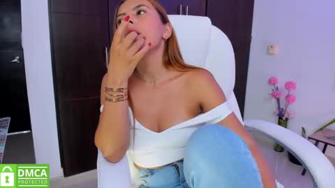 Snapshot of amelia_chillvibes chatting on January 7, 10:41 pm AMELIA online show from January 7, 10:41 pm