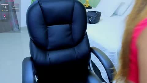 Snapshot of amelia_chillvibes chatting on October 13, 7:14 pm AMELIA online show from October 13, 7:14 pm