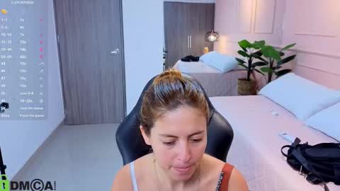 Snapshot of amelia_chillvibes chatting on November 19, 11:43 am AMELIA online show from November 19, 11:43 am