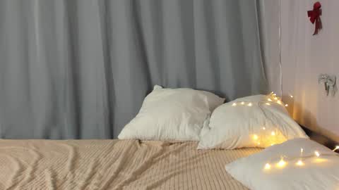 Snapshot of amelia_skyy chatting on October 29, 2:47 am Anna online show from October 29, 2:47 am