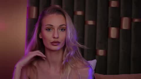 Snapshot of ameliaangell chatting on November 9, 6:33 am Amelia online show from November 9, 6:33 am