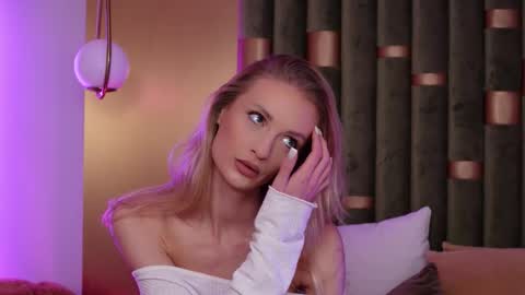 Snapshot of ameliaangell chatting on November 20, 5:29 am Amelia online show from November 20, 5:29 am