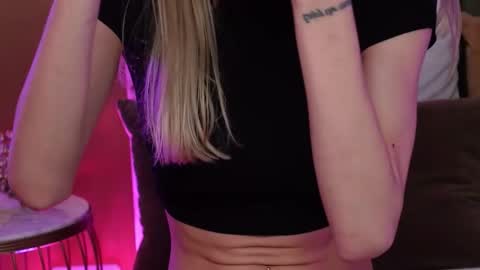 Snapshot of ameliaangell chatting on November 23, 6:02 am Amelia online show from November 23, 6:02 am