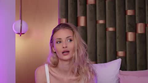 Snapshot of ameliaangell chatting on December 3, 8:56 am Amelia online show from December 3, 8:56 am