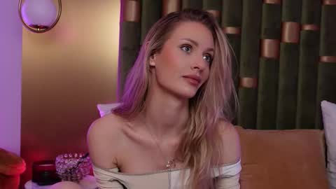 Snapshot of ameliaangell chatting on February 21, 3:57 pm Amelia online show from February 21, 3:57 pm