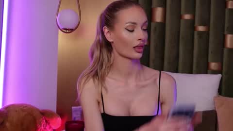 Snapshot of ameliaangell chatting on February 23, 5:10 pm Amelia online show from February 23, 5:10 pm