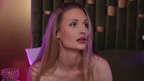 Snapshot of ameliaangell chatting on March 16, 7:07 pm Amelia online show from March 16, 7:07 pm