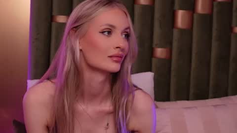 Amelia online show from June 10, 7:46 pm
