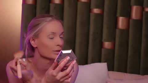 Amelia online show from June 12, 7:35 pm