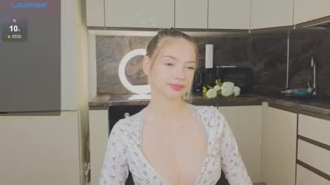 Snapshot of ameliahopkins chatting on May 31, 9:49 pm 5th day here my name Jennie online show from May 31, 9:49 pm