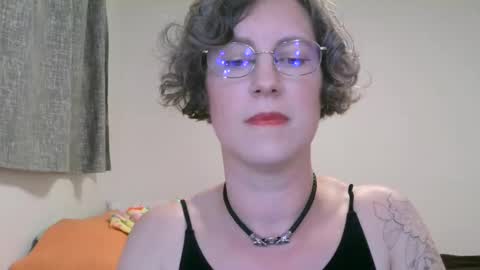 Snapshot of ameliaishka chatting on May 2, 4:39 am Ameliaishka online show from May 2, 4:39 am