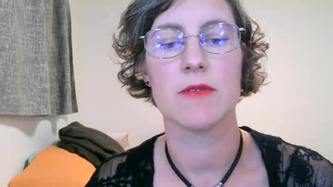 Snapshot of ameliaishka chatting on June 12, 4:44 am Ameliaishka online show from June 12, 4:44 am