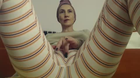 AME  or  Amelia online show from December 2, 11:29 pm