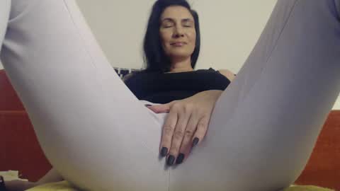 AME  or  Amelia online show from December 3, 1:54 pm