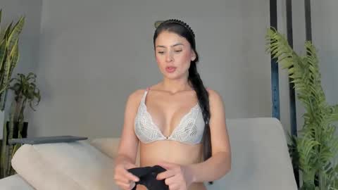 Snapshot of ameliajones_1 chatting on June 4, 2:39 am Ameliajones online show from June 4, 2:39 am