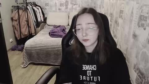 Snapshot of ameliakamishiro chatting on December 17, 2:33 pm Amelia online show from December 17, 2:33 pm