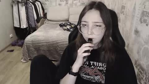 Snapshot of ameliakamishiro chatting on December 22, 3:11 pm Amelia online show from December 22, 3:11 pm