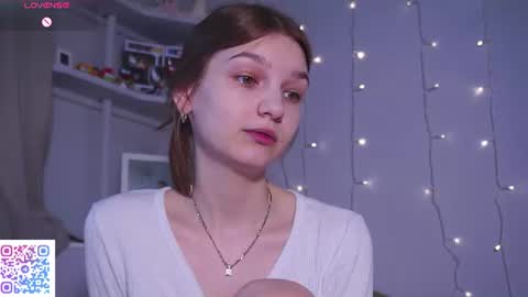 Snapshot of ameliami chatting on June 17, 7:44 am Amelia online show from June 17, 7:44 am