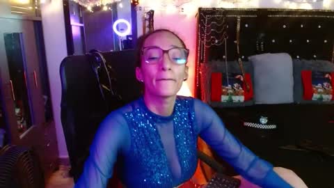 amelie__martinez online show from December 18, 10:38 pm