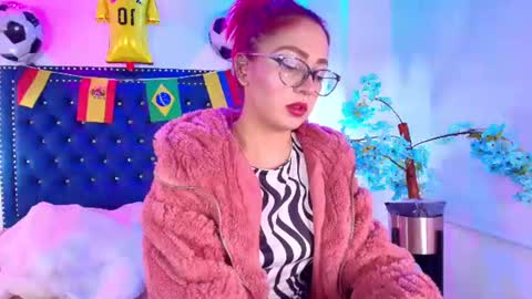 Snapshot of amelie_adamsx chatting on July 13, 11:13 am Amelie online show from July 13, 11:13 am