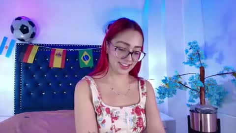 Snapshot of amelie_adamsx chatting on July 16, 11:05 am Amelie online show from July 16, 11:05 am