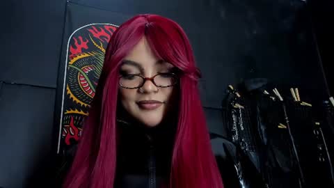 Snapshot of amelie_vandenoir chatting on June 11, 12:32 am MISTRESS AMELIE online show from June 11, 12:32 am