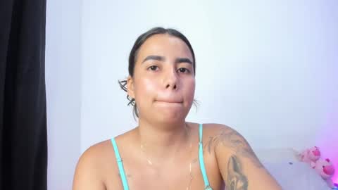 Snapshot of amelieburns18 chatting on March 4, 4:27 am Amelie  online show from March 4, 4:27 am