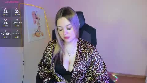 Snapshot of ameliepeach chatting on May 23, 4:11 pm Amelie online show from May 23, 4:11 pm