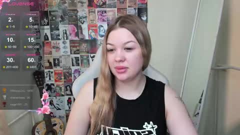 Snapshot of ameliepeach chatting on May 24, 4:17 am Amelie online show from May 24, 4:17 am