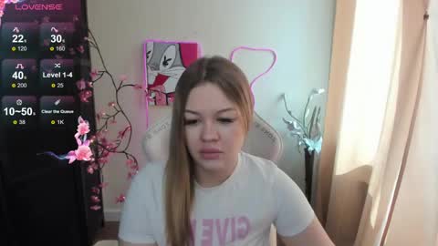 Snapshot of ameliepeach chatting on May 26, 2:29 am Amelie online show from May 26, 2:29 am