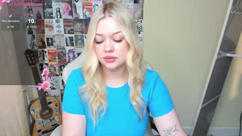 Snapshot of ameliepeach chatting on May 29, 8:23 am Amelie online show from May 29, 8:23 am