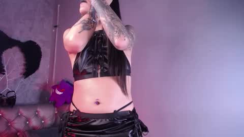 Snapshot of amelierouss chatting on November 14, 2:21 am AMELIEROUS .. see you tomorrow kisses online show from November 14, 2:21 am