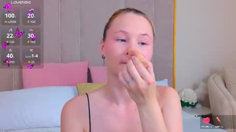 Snapshot of ameliroyse chatting on June 9, 5:13 pm AmeliRoyse online show from June 9, 5:13 pm