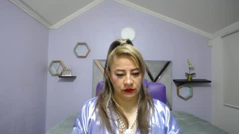 Amell Thomson online show from December 28, 11:19 am