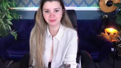 amellymillyy online show from December 3, 8:07 pm