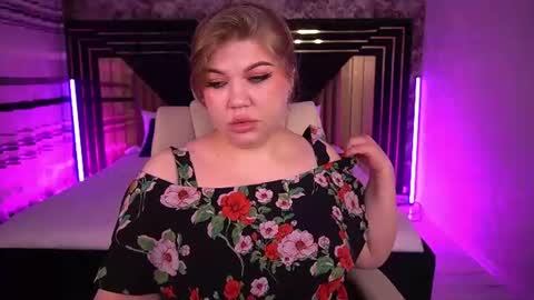 Snapshot of amellywhite chatting on June 29, 12:49 pm Alina online show from June 29, 12:49 pm