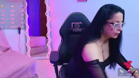 Snapshot of amely_tay chatting on October 20, 11:32 am AMELY online show from October 20, 11:32 am