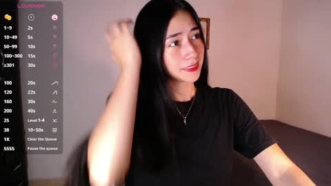 Snapshot of amelycaro chatting on December 5, 5:26 am Amely  online show from December 5, 5:26 am