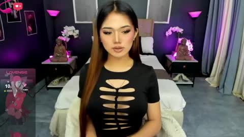 Snapshot of amethyst_claire chatting on June 5, 8:20 am Claire online show from June 5, 8:20 am