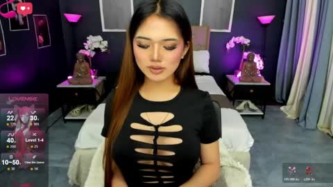 Snapshot of amethyst_claire chatting on June 8, 12:05 pm Claire online show from June 8, 12:05 pm