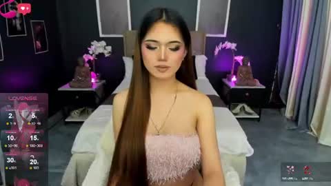 Snapshot of amethyst_claire chatting on June 22, 7:27 am Claire online show from June 22, 7:27 am
