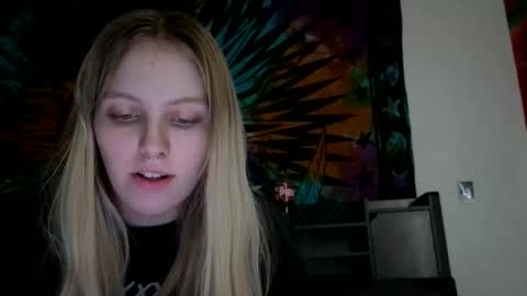 Snapshot of amethystmoon18 chatting on February 27, 7:25 pm amethystmoon18 online show from February 27, 7:25 pm